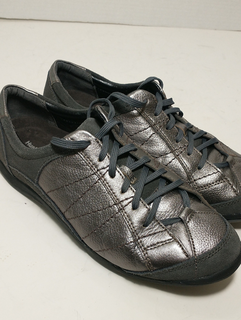 LIKE NEW Hush Puppies Metallic Low Sneaker, Size 9, Artsy, Trendy, Fall Staple